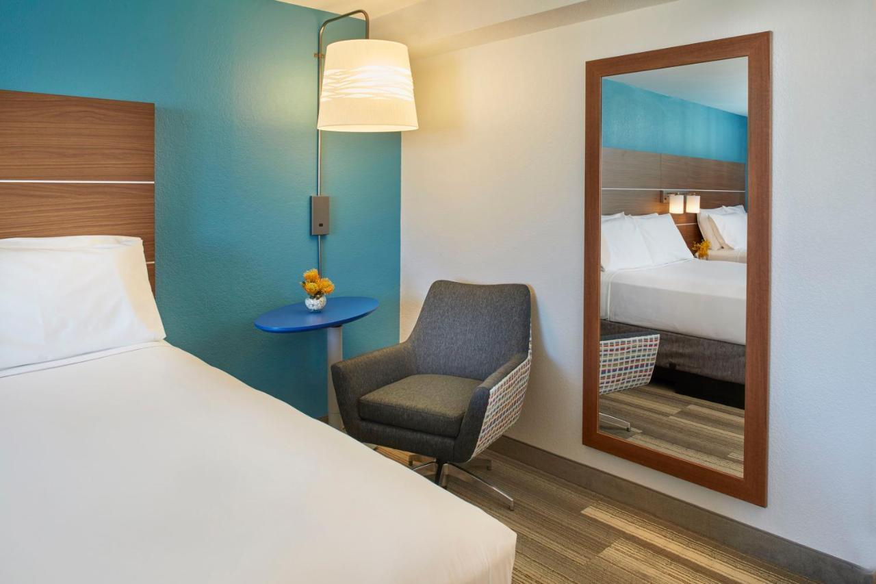 Standard Queen Room with Two Queen Beds - Communications Accessible