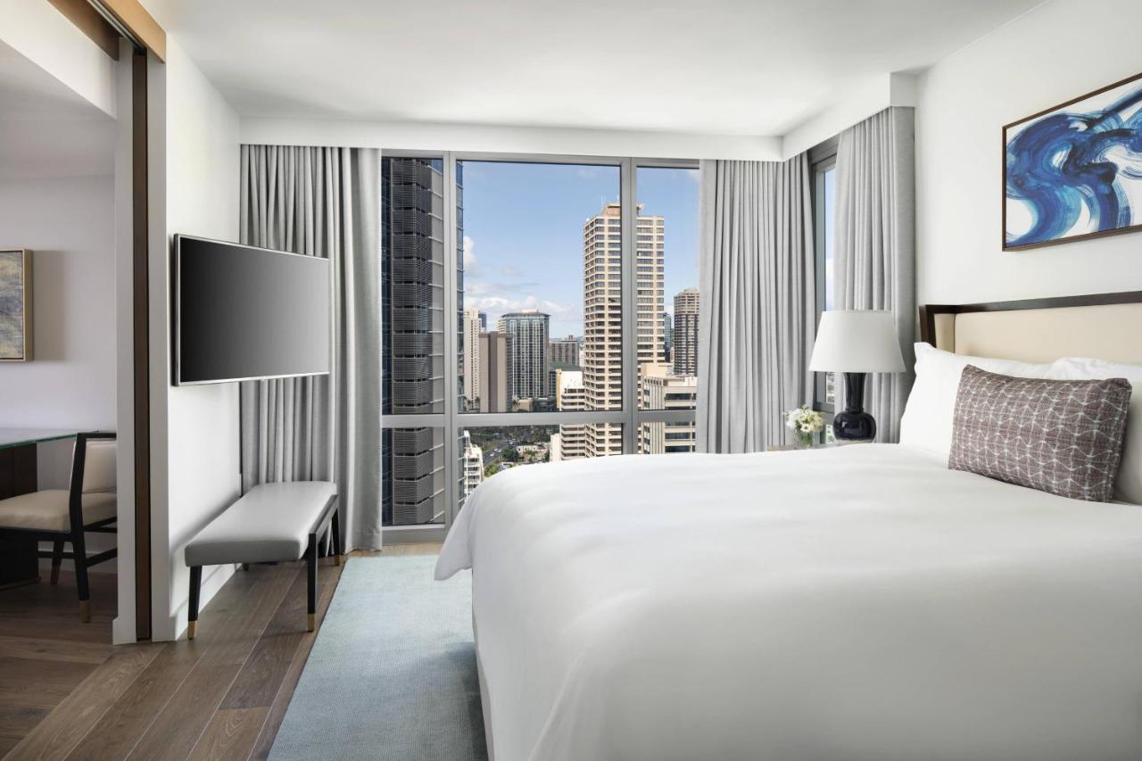 Deluxe Corner Suite Ocean View