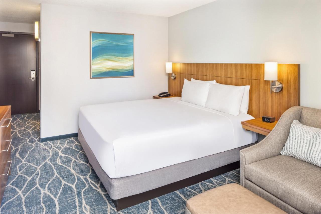 Deluxe King Room with Sofa Bed and City View