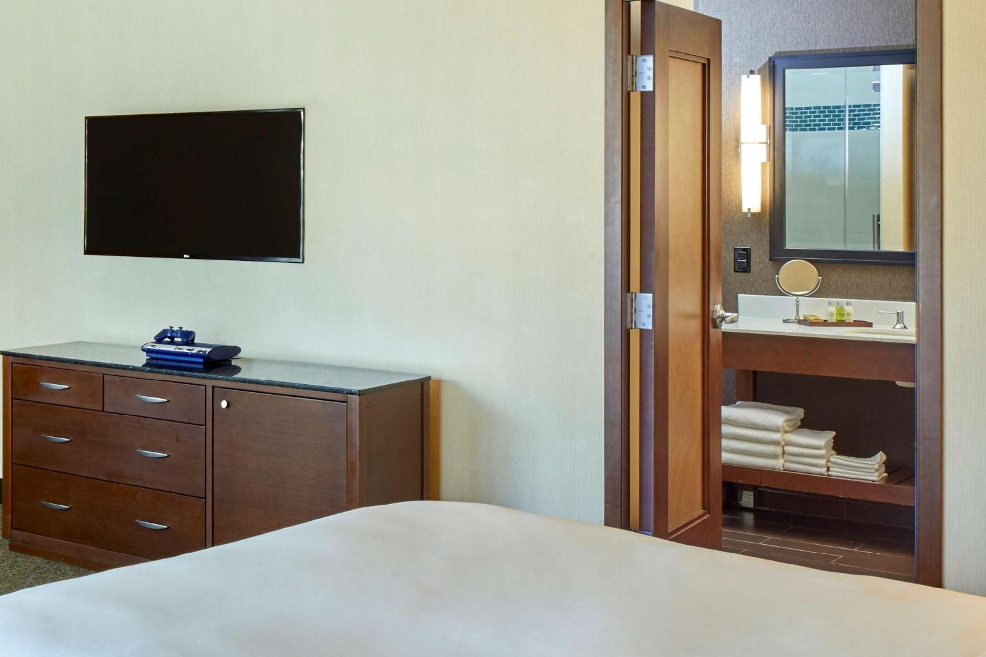 Two Queen Beds City Mountain View