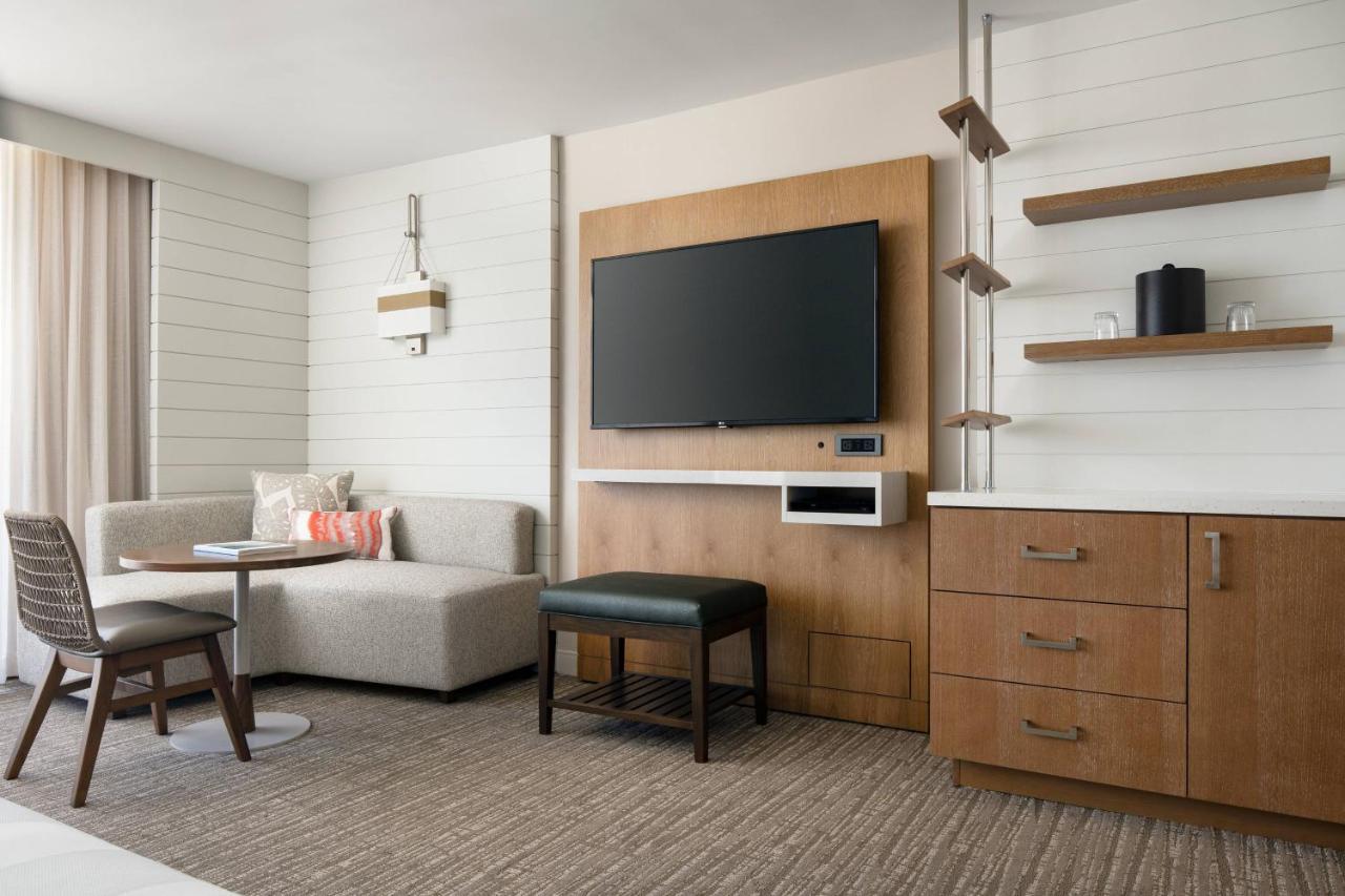 Ocean View, Guest room, 2 Double, Paoakalani Tower, Balcony