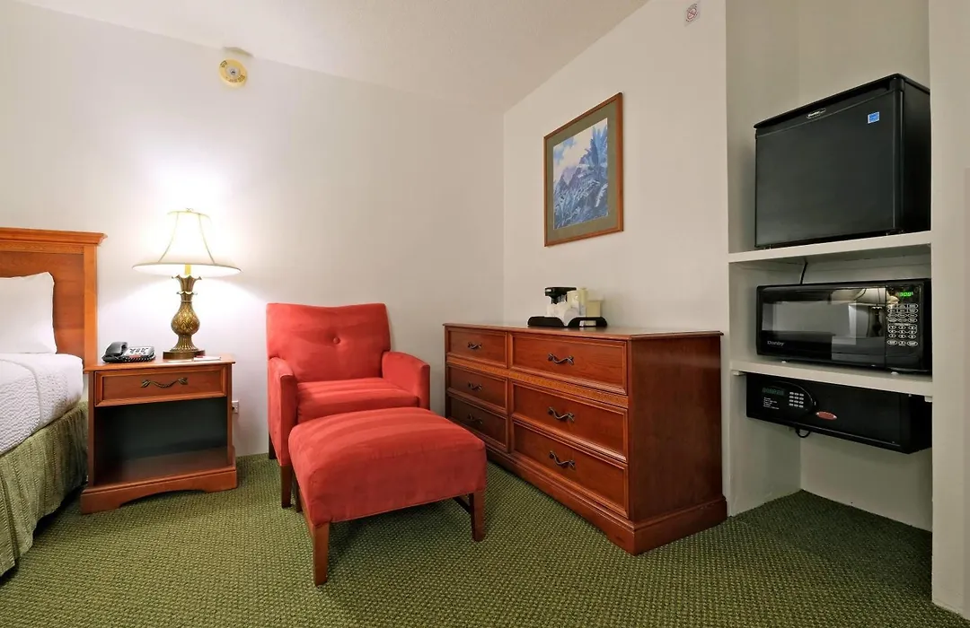 Ramada Plaza By Wyndham Waikiki-1