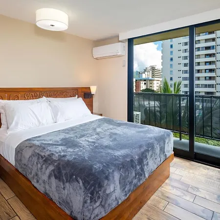 Gorgeous One Bedroom Bamboo Blocks From The Beach-3