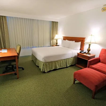 Ramada Plaza By Wyndham Waikiki-2
