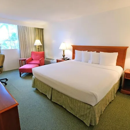Ramada Plaza By Wyndham Waikiki-3